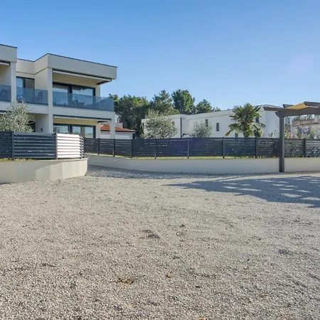 Adria 4 By Guide Porec